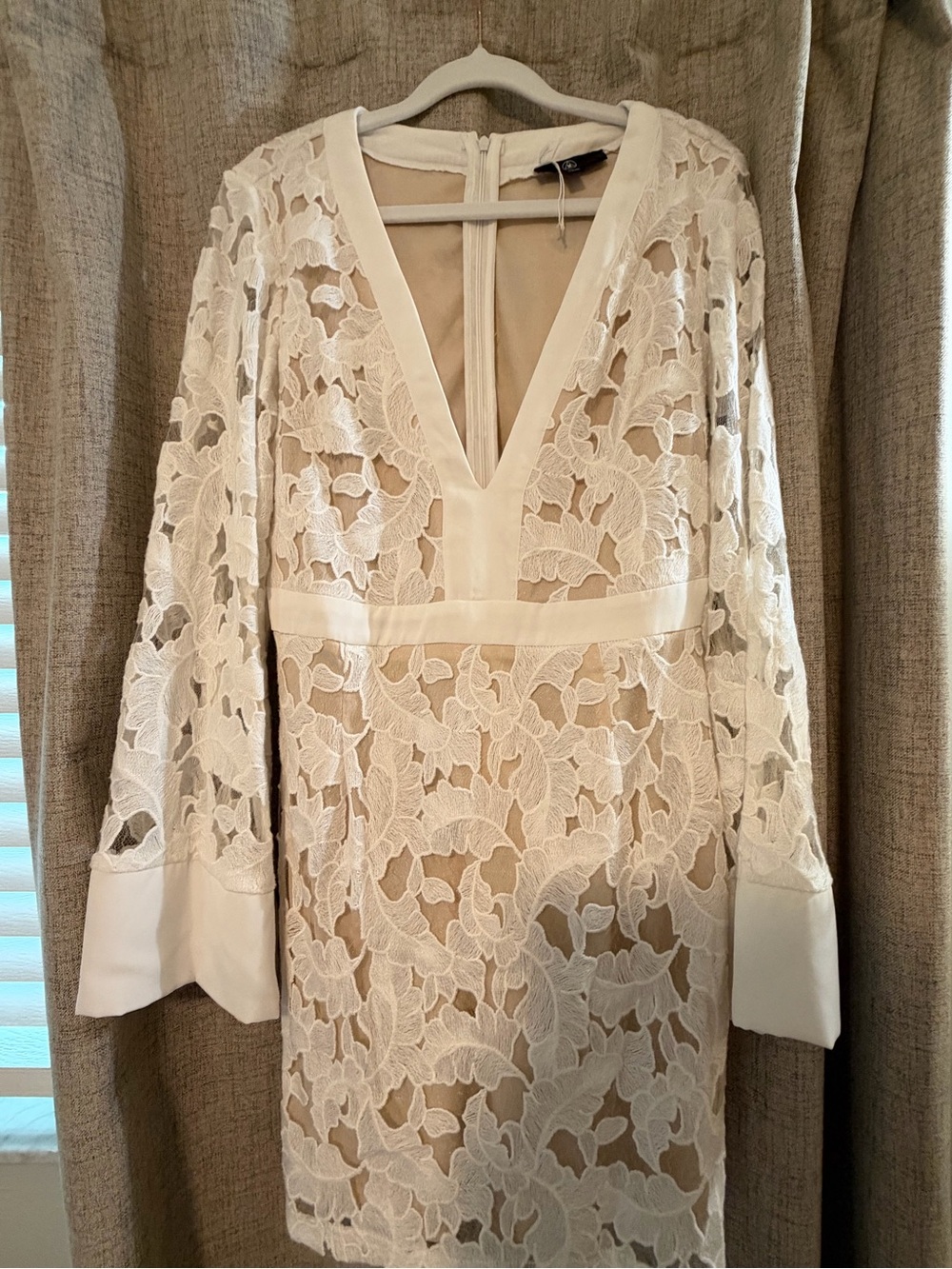 Missguided Ivory Floral Lace Long Sleeve V-Neck Dress